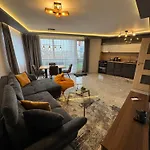 Moon - 1 Bedroom Luxury Apartment *